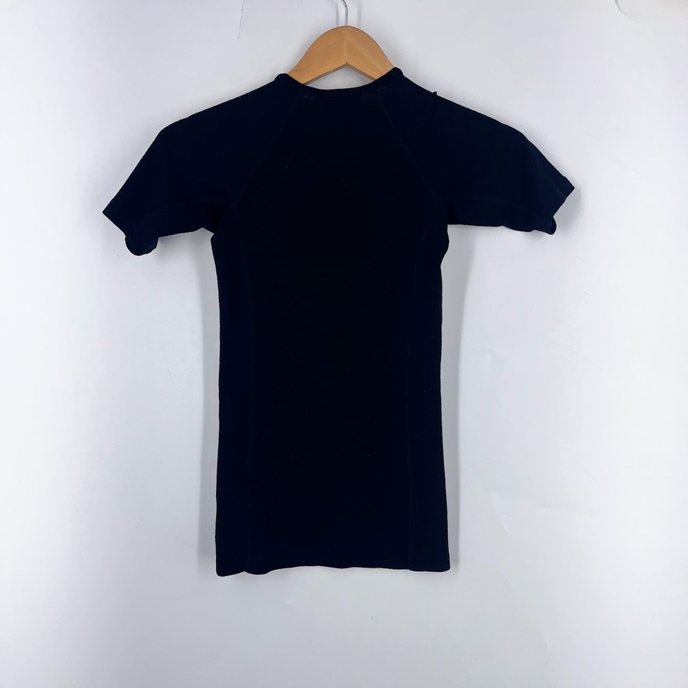 Icebreaker Skin 200 Black 100% Merino Wool Base Layer Short Sleeve Top Womens WS - Picture 2 of 13